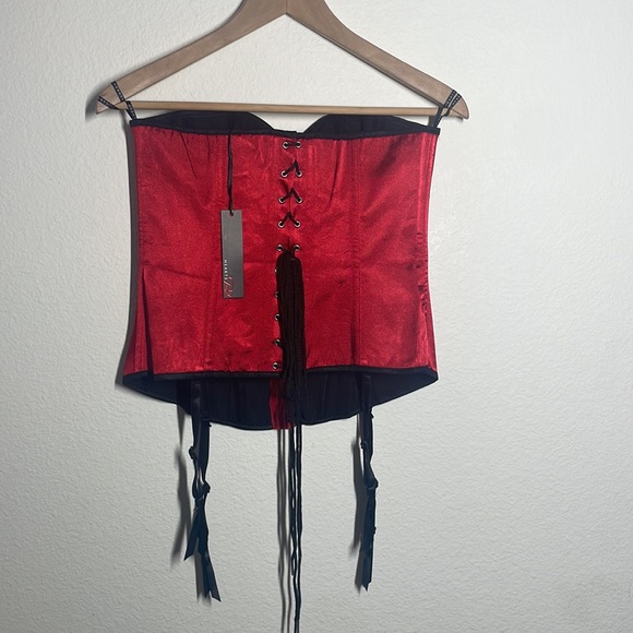 Hearts Rob red corset top set - Picture 2 of 7